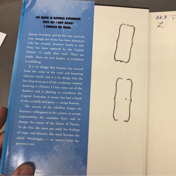 The Hunger Games Series: Mocking Jay by: Suzanne Collins, Hardback book - Picture 2 of 7